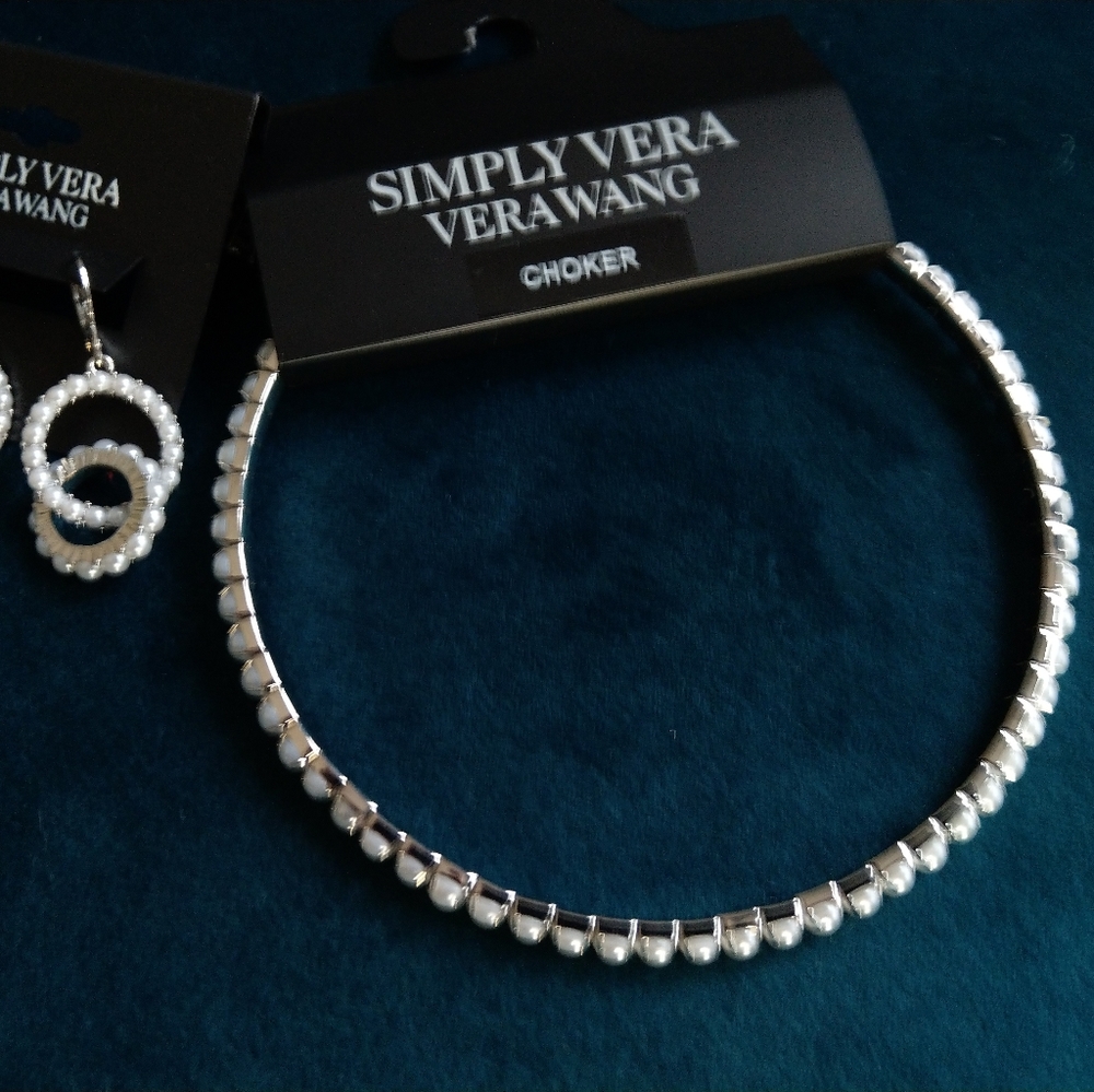 Pearl choker with matching dangling earrings
